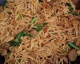 Foto langkah ke 5 dari resep Mie goreng spesial saus tiram.