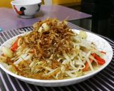 A picture of step 3 of Bean Sprouts With Crispy Bacon.