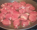 Foto del paso 2 de la receta: Solomillo en salsa de turrón con guarnición de patatas