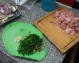 Foto del paso 1 de la receta: Pollo al verdeo y champiñones