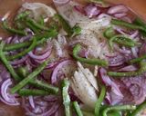 Foto del paso 1 de la receta: Doradas especiadas al horno con cebolla morada, para dieta