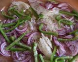 Foto del paso 1 de la receta: Doradas especiadas al horno con cebolla morada, para dieta