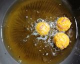 A picture of step 2 of Left over rice pakoda.