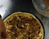 Gambar langkah 8 resipi Apple Crumble Pie.