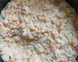 Foto langkah ke 4 dari resep Salmon garlic butter milk rice / Salmon risotto MPASI.