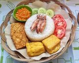 Foto langkah ke 4 dari resep Nasi Liwet Cumi ala Mimi Firda.