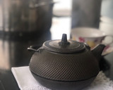 Foto del paso 4 de la receta: Día agotador? Dolor de cabeza? Té verde con cúrcuma y pimienta para recuperar fuerzas 💪💪