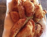 Foto del paso 6 de la receta: Empanaditas fritas de queso, queso con salame y queso de cabra con tomates