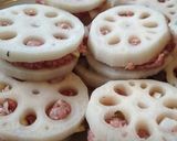 A picture of step 6 of Lotus Root Tempura Stuffed with Pork.