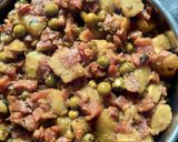 आलू गाजर की सब्जी(aloo gajar ki sabzi recipe in hindi) रेसिपी चरण 4 फोटो
