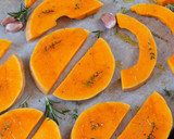 Foto del passaggio 1 della ricetta Trancio di salmone al lardo su crema di zucca
