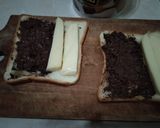 Foto langkah ke 3 dari resep Roti Bakar Mozzarella.
