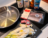 Foto del paso 1 de la receta: Filetes de merluza en salsa de puerros