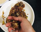 ડ્રાયફ્રુટ ખજુર બોલ્સ(Dates dryfruits balls recipe in Gujarati) રેસીપી સ્ટેપ3ફોટો