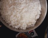 शेजवान फ्राईड राईस (schezwan Fried Rice recipe in marathi) रेसिपी स्टेप 3 फोटो 