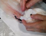 Foto del paso 3 de la receta: Cómo limpiar una merluza