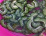 Foto langkah ke 1 dari resep Tumis Pare Cumi Asin.