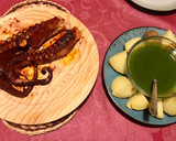 Foto del paso 4 de la receta: Pulpo a la brasa con papas con mojo verde