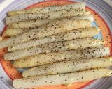 Foto del paso 3 de la receta: Espárragos a la plancha con sal negra