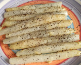 Foto del paso 3 de la receta: Espárragos a la plancha con sal negra