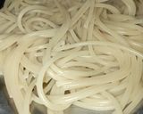Foto langkah ke 1 dari resep Spaghetti Aglio Olio con Salsiccia.
