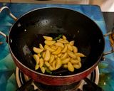 A picture of step 2 of Dal-Chingri Bhorta.