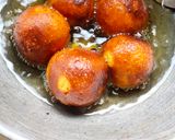 મેંગો ગુલાબજાંબુ સ્ત્ફદ રસગુલ્લા  (Mango Gulab jambu stuffed rasgulla Recipe in Gujarati) રેસીપી સ્ટેપ4ફોટો