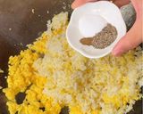 A picture of step 3 of Easy Egg Fried Rice 蛋炒饭.