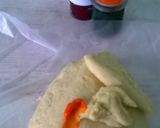 Foto del paso 2 de la receta: Alfajores de maicena de varios colores rellenos con mermelada 