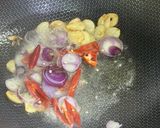 Gambar langkah 2 resipi Petola & Cendawan Shimeji Tumis Berkuah Telur.