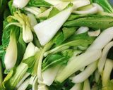Hình bước làm 2 của món Cải Thìa Xào Tỏi