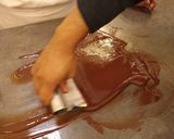 Foto del paso 3 de la receta: ✨🍫Bombones de chocolate rellenos de mole 🍫✨