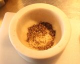 Foto del paso 2 de la receta: Tortelinis, salsa paternoster, albóndigas vegetales y pan a la "Pepeluí"