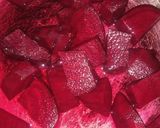 बीटरूट स्ट्रॉबेरी केक (Beetroot strawberry cake recipe in Hindi) रेसिपी चरण 1 फोटो