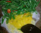 Foto langkah ke 3 dari resep Buncis Telur Saus Tiram.