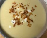 Foto del paso 7 de la receta Crema de calabacín y patata con queso feta y cebolla frita