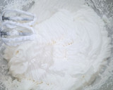Foto del passaggio 2 della ricetta Torta di pavesini al cacao con crema al cocco
