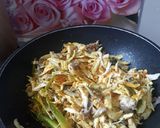 Foto langkah ke 3 dari resep Ayam Suwir Pedas Gurih.