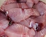 Foto del paso 1 de la receta: Filetes de pescado Marlin al ajillo