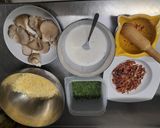 Foto del paso 1 de la receta: Spaghetti con cirgolas scamorza e jamón del país