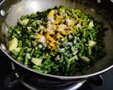 લીલી ચોળી બટેકા નું શાક (Lili Chori Bataka Shak Recipe In Gujarati) રેસીપી સ્ટેપ1ફોટો