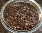 A picture of step 5 of No bake Chocolate biscuits Cake.