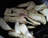 Foto del paso 1 de la receta: Fajitas🌯 de berenjenas🍆 doradas con mayonesa de ajo🌰🌮