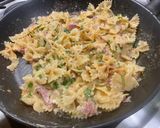 Une image de l'étape 12 de Farfalles au jambon cru, coulommiers et persil.
