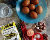 Foto langkah ke 1 dari resep Telur Masak Sambal.