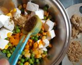A picture of step 3 of Schezwan matar paneer corn masala.