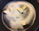 Une image de l'étape 2 de Tarte surprise renversée aux pêches et mûres.