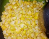 Hình bước làm 2 của món Súp Ngô Gà Nấm Hương
