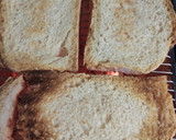 Foto del paso 1 de la receta: Tostadas de salmón y aguacate