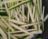 Foto del passaggio 3 della ricetta Noodles al tofu e zucchine sweet chili🥰